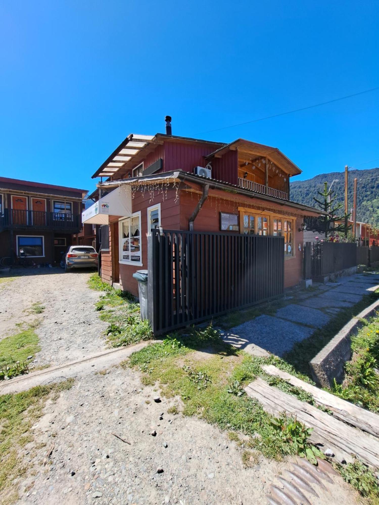 Hostal Robinson Puerto Puyuguapi Exterior photo